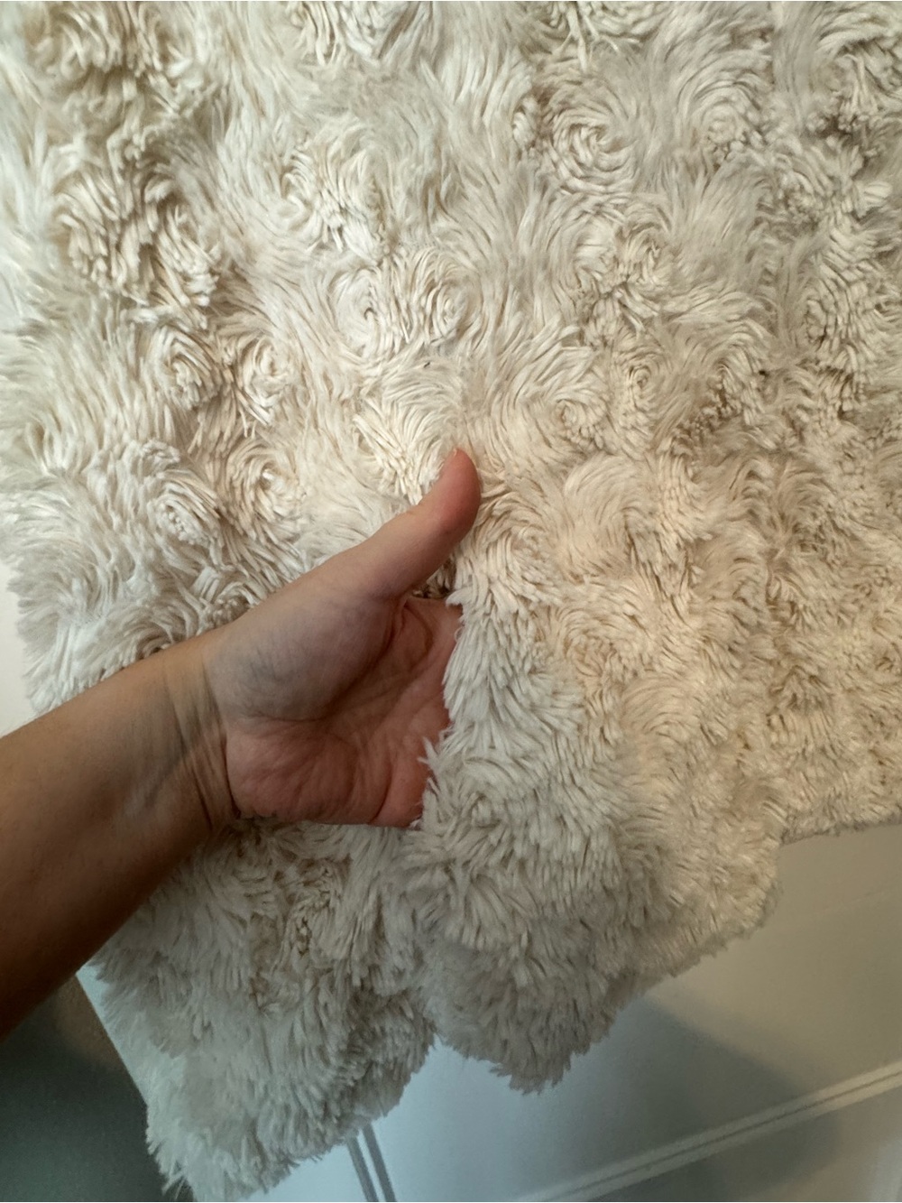 Betsey Johnson Faux Fur Shaggy Rosette Vest Cream Cozy Y2K Boho XL - Picture 3 of 6